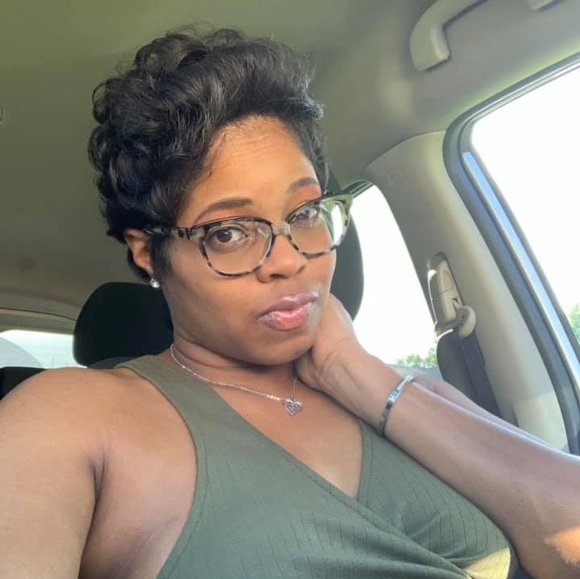 Meet your Posher, Cassandra - Picture 1 of 1